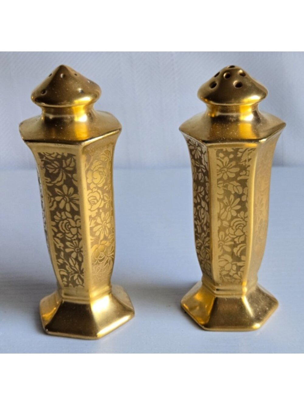Gilded Ceramic Salt & Pepper Shakers 5.5" Tall & 4" Tall Japan Lot of 4 VTG - Picture 6 of 9